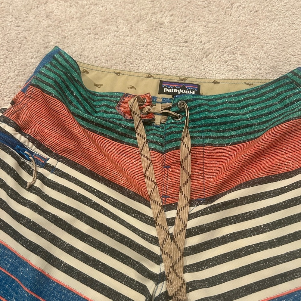 Patagonia Men's Wavefarer Boardshorts size 28 - Picture 2 of 5